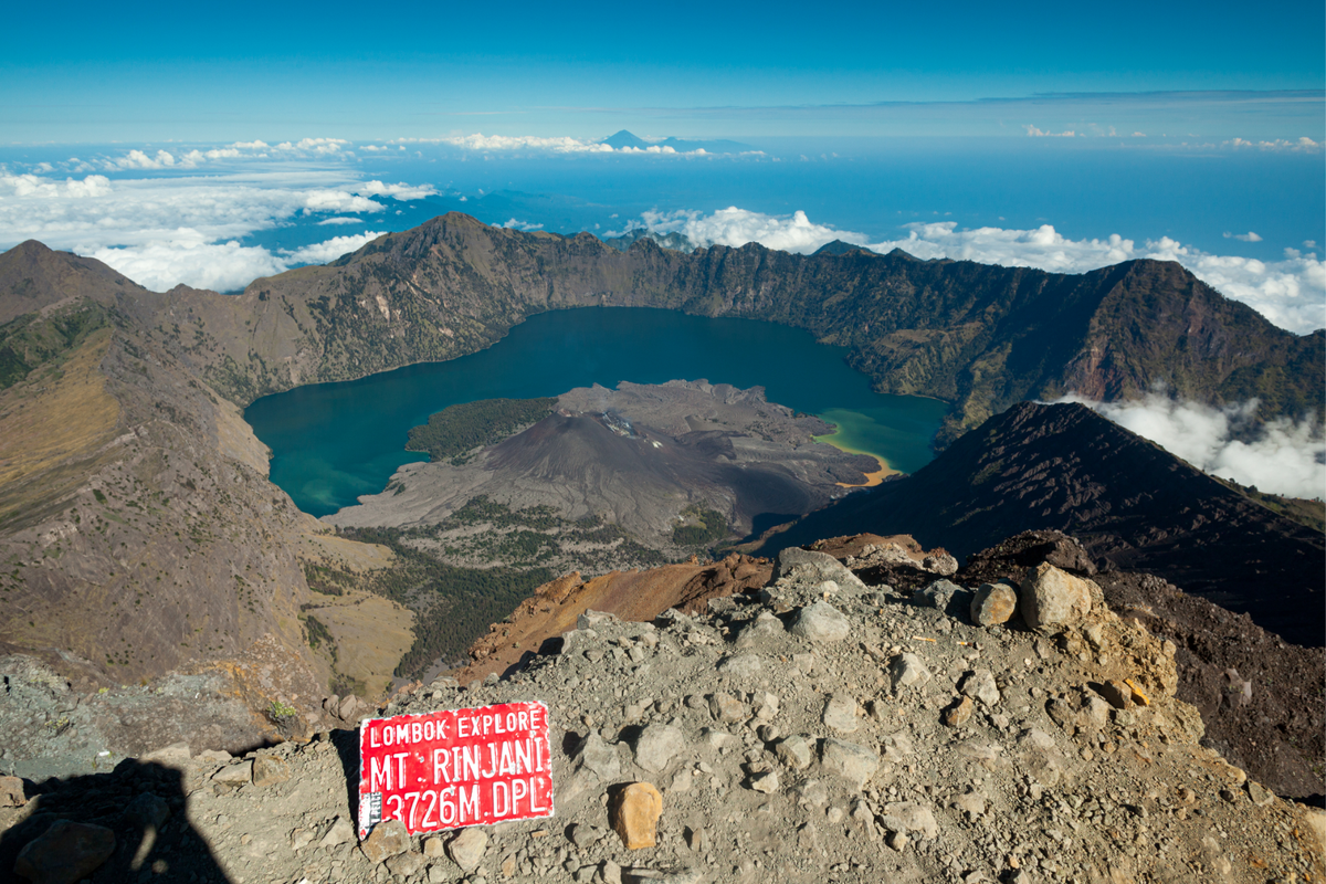 Hari Pertama Dibuka, Gunung Rinjani Langsung Diserbu 1.170 Pendaki