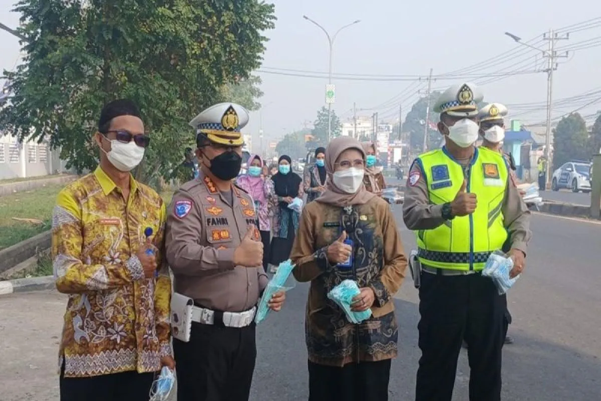 BKOM Kalsel Ingatkan Warga Waspadai Asap Karhutla, Masker Jadi Perlindungan Utama