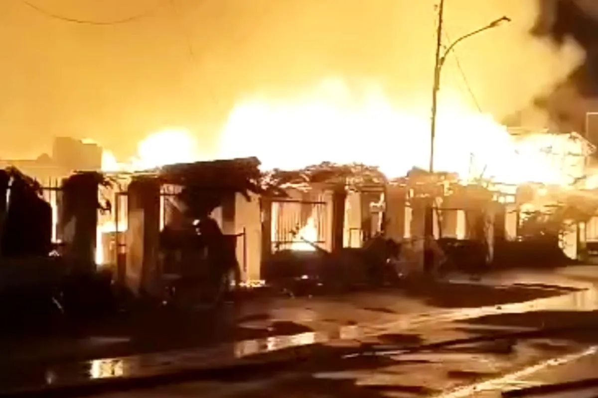85 Personel Damkar Dikerahkan Atasi Kebakaran Rumah di Kebayoran Lama